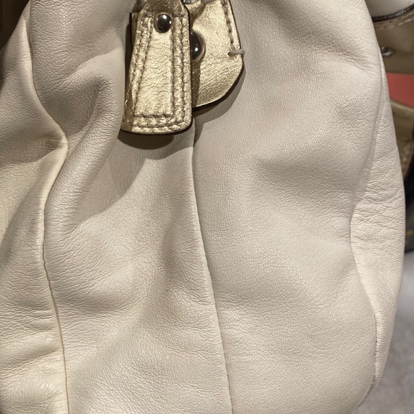 Coach Soho Hobo Leather White, Gold Metallic w/purple interior. 3 int sectns - Picture 6 of 14